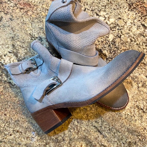 Donald J Pliner gray suede ankle boots - Picture 1 of 6